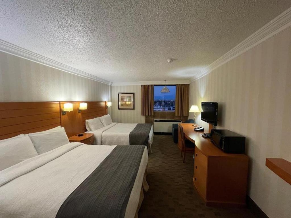 The Glenmore Inn & Convention Centre YYC Exterior foto