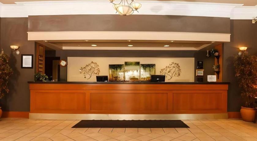 The Glenmore Inn & Convention Centre YYC Exterior foto